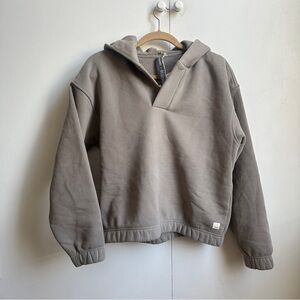 Vuori restore notch hoodie small in cobblestone grey